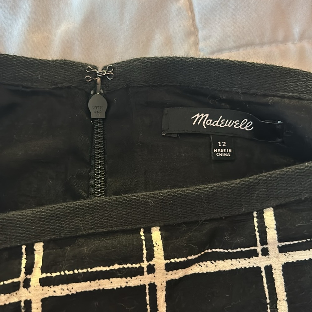 Skirt - Picture 2 of 4